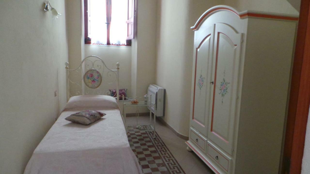 Oasi Ottocento Bed & Breakfast Quartu Sant'Elena Exterior photo